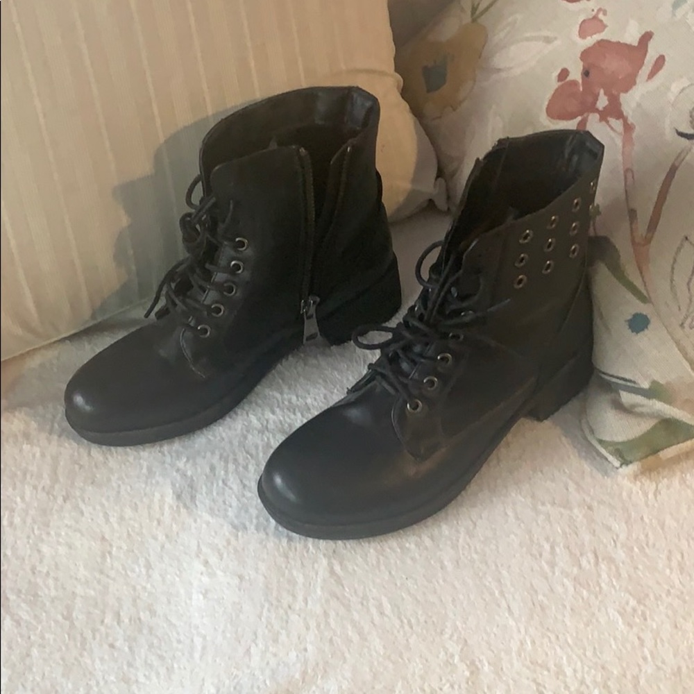 Ankle boot. 8.5